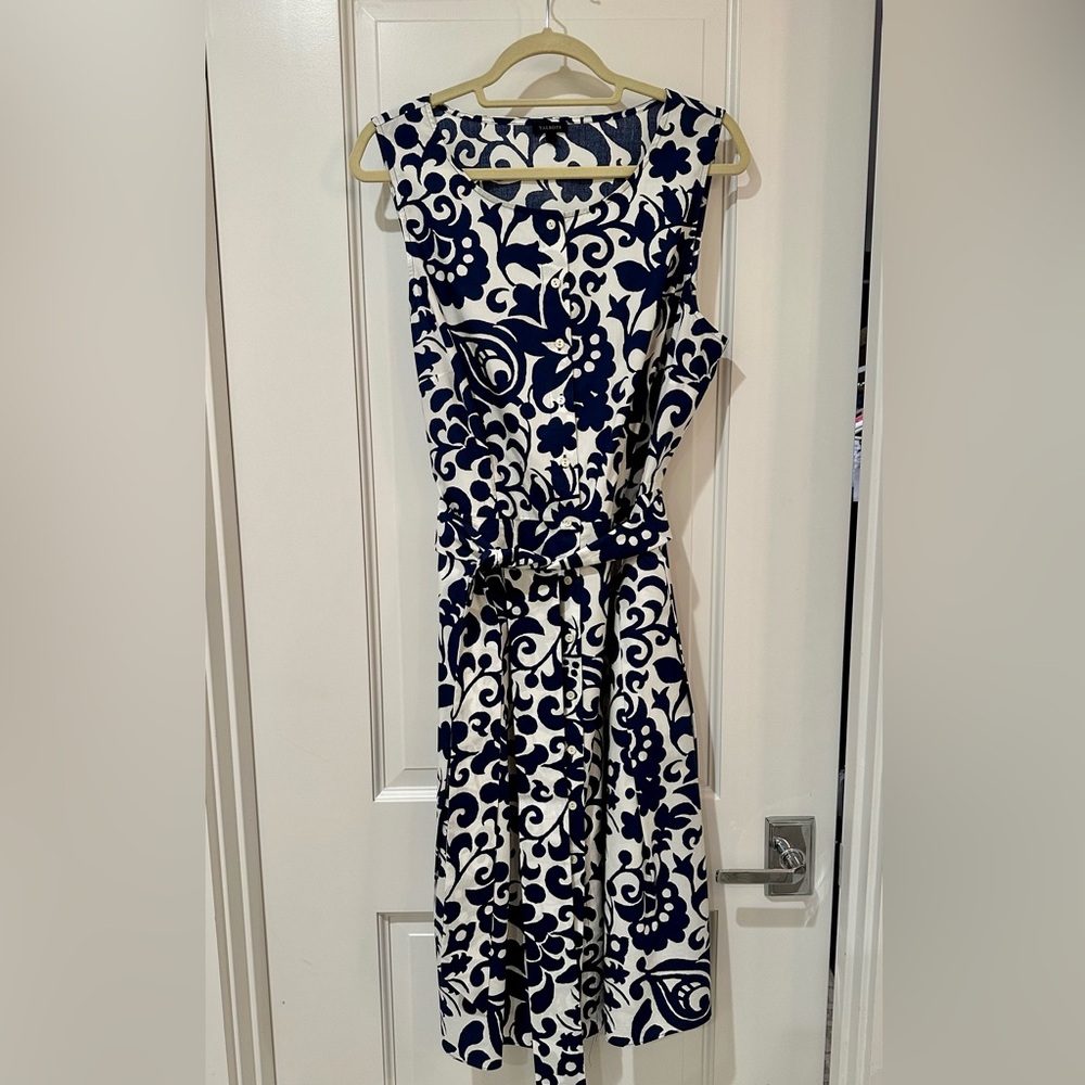 Look polished in this breezy sleeveless cotton shirt dress - with pockets!